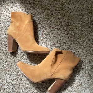 Vince Camuto booties camel color